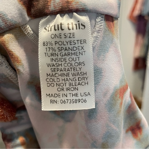 Strut This Jolie White Tye-Dye Sports Bra - Picture 6 of 7